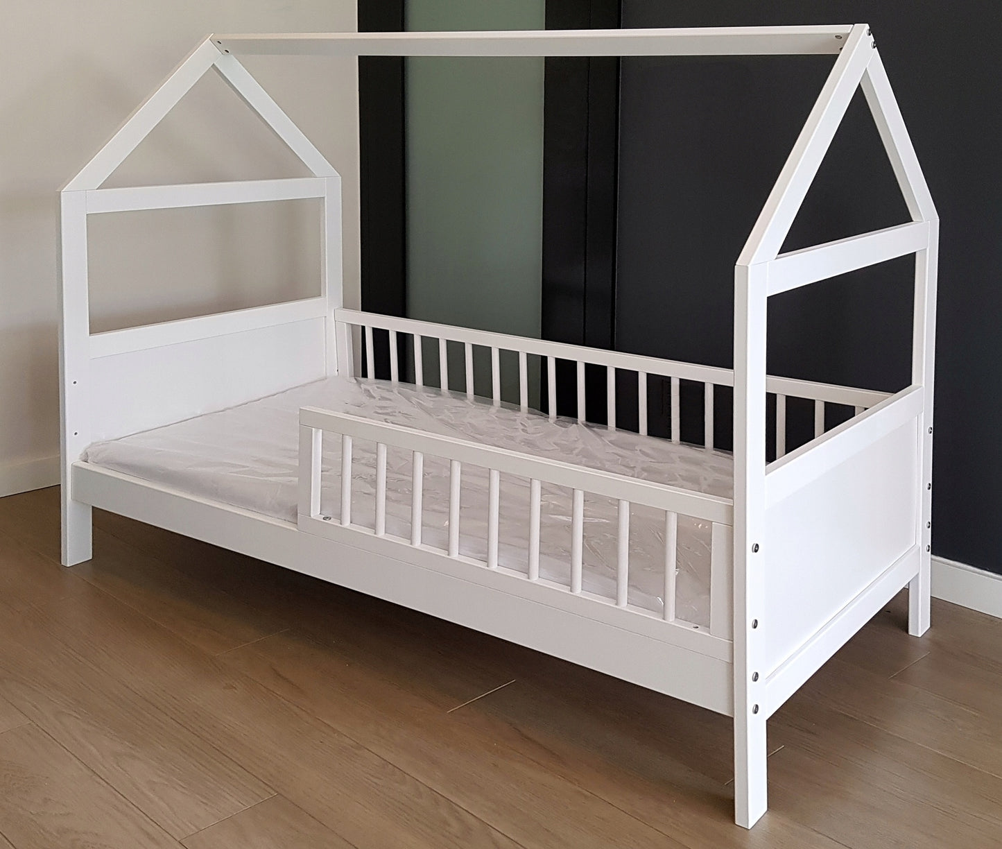 kinderbed - vurenhout-scandinavisch-ontwerp-uitval-barrière - wit-140x70cm
