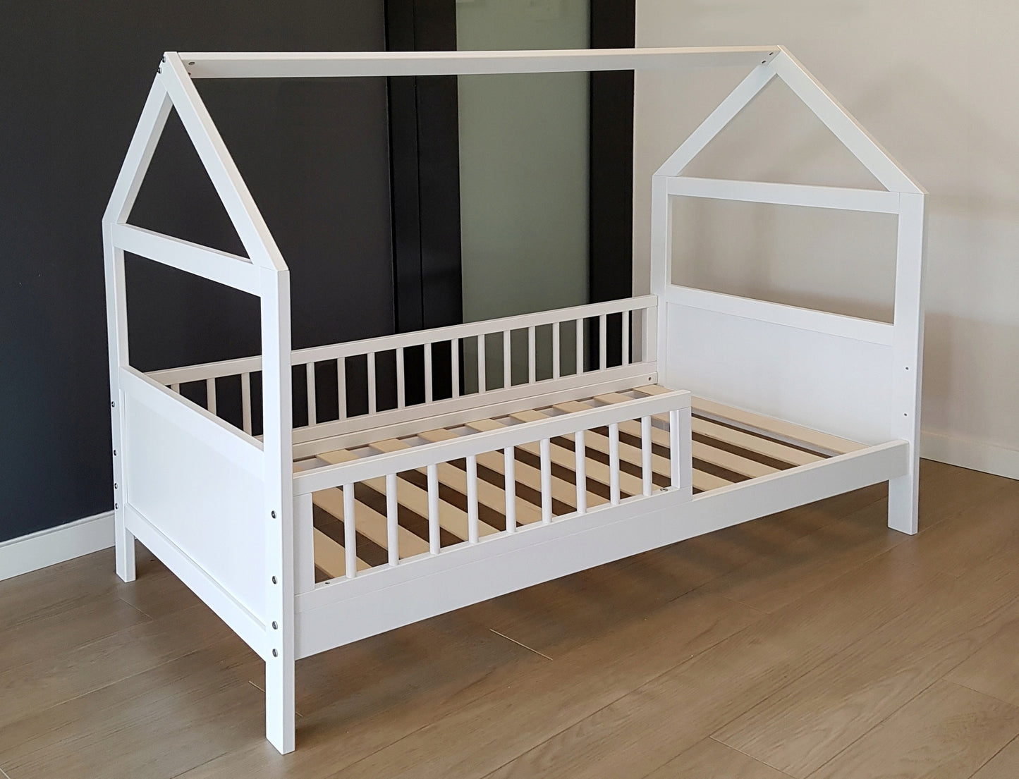 kinderbed - vurenhout-scandinavisch-ontwerp-uitval-barrière - wit-140x70cm